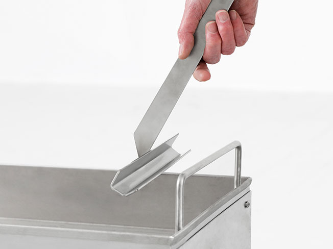 Simply place the sleeve underneath the Hog Tray handles